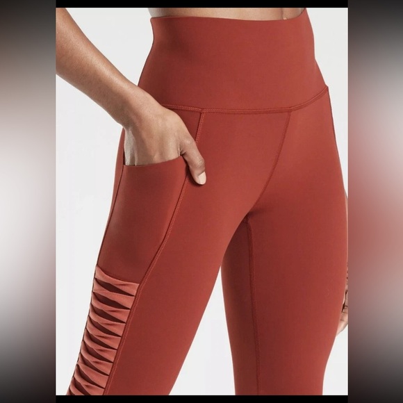 ATHLETA ‘Conscious Stash Pocket 2’ Twist Leggings Size XSP - Picture 4 of 7